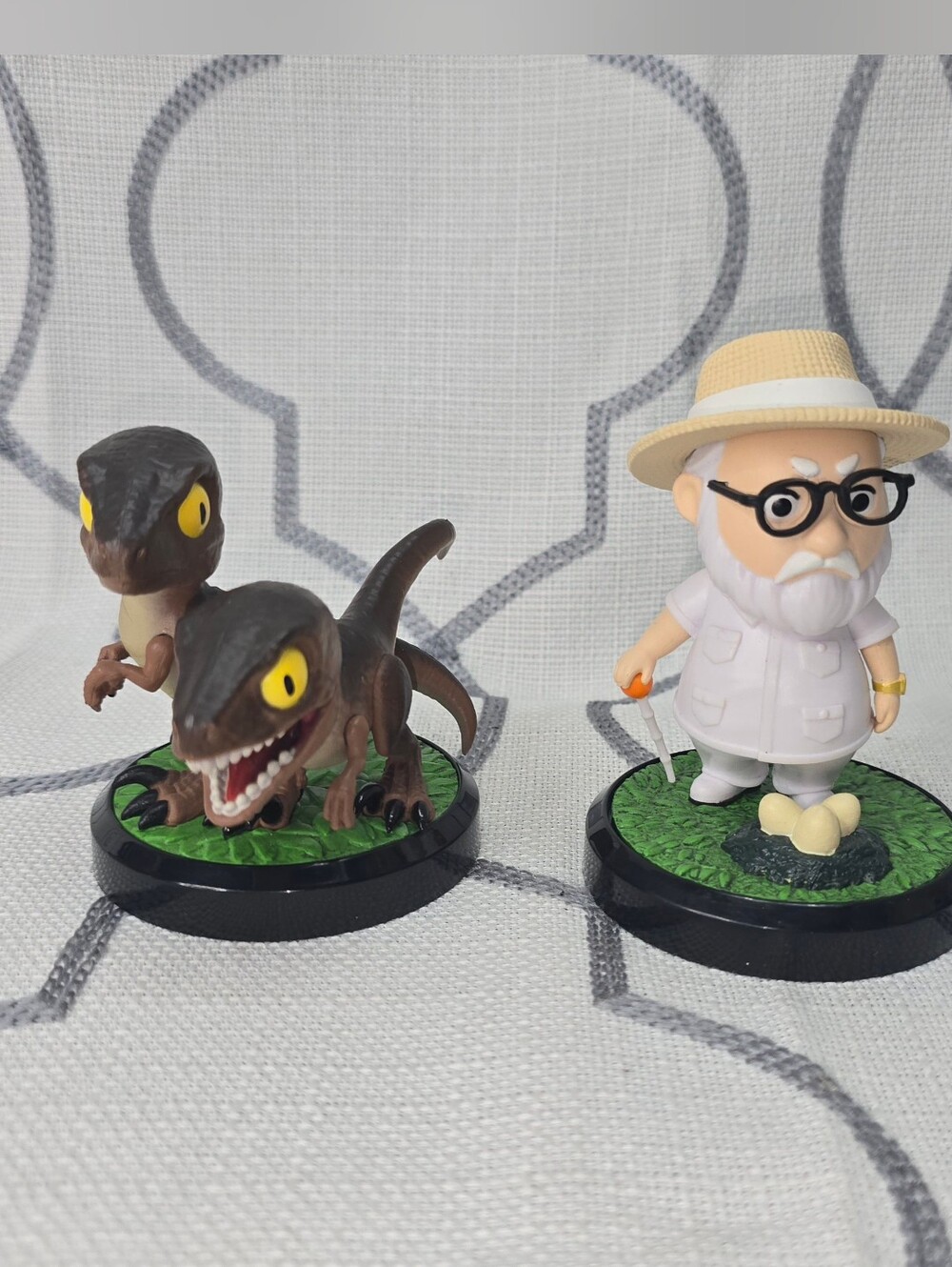 Beast Kingdom Jurassic Park Series MEA-47 Mini Egg Attack Set of 2 Figures